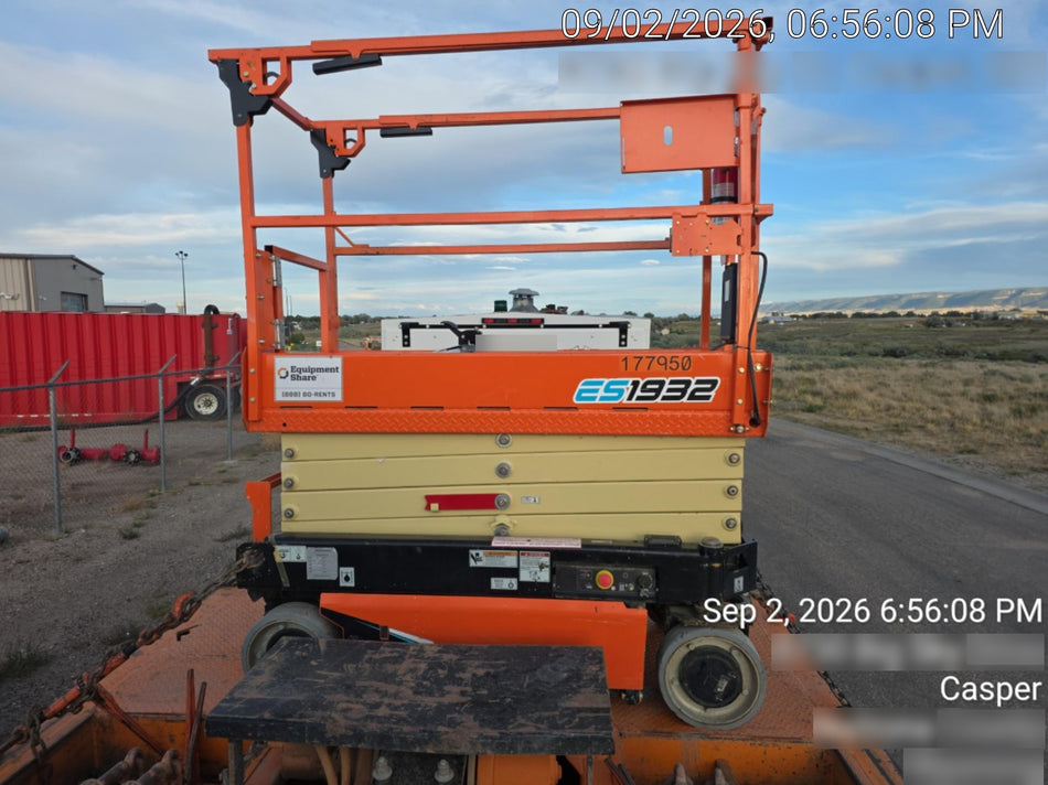 2021 JLG ES1932