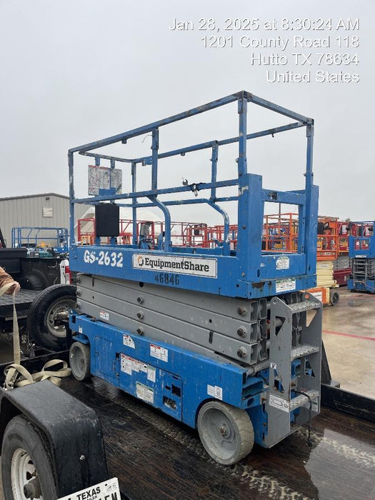 2019 Genie GS-2632 Folding rails with half height swing gate
