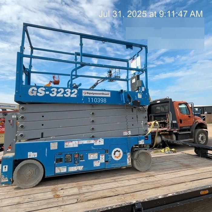 2020 Genie GS-3232 Standard, Folding half height swing gate, 800W Inverter