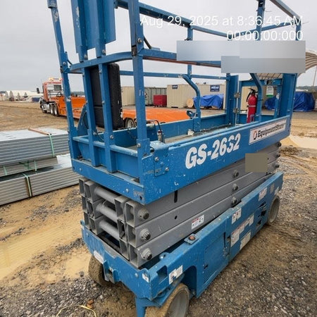 2019 Genie GS-2632 Folding rails with half height swing gate