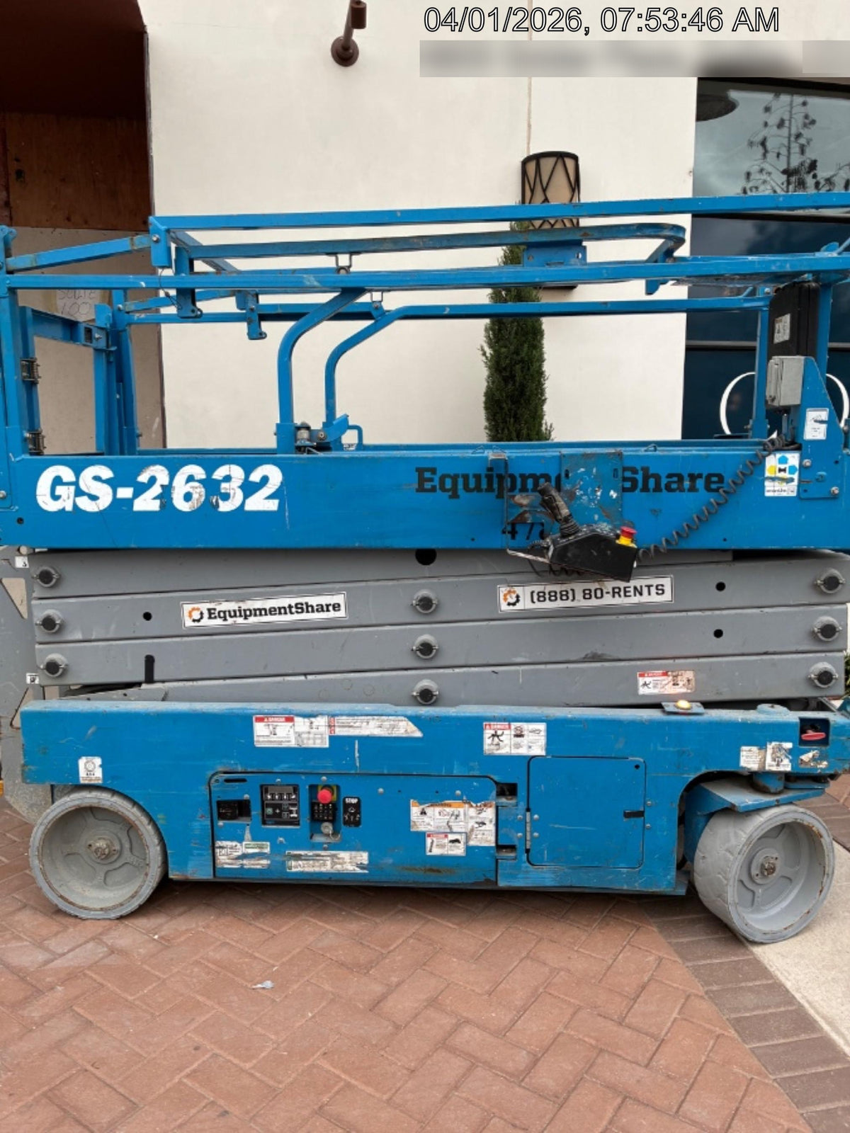 2019 Genie GS-2632 Folding rails with half height swing gate