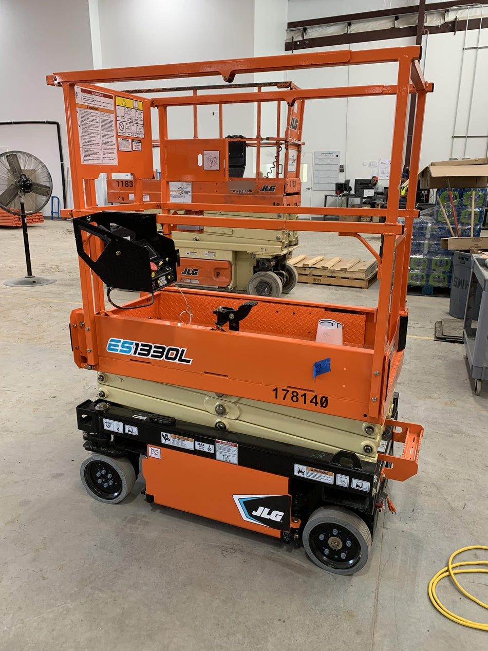 2021 JLG ES1330L