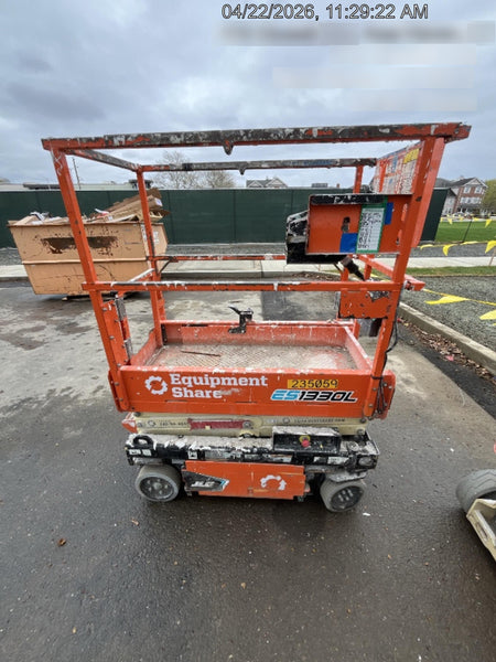 2022 JLG ES1330L