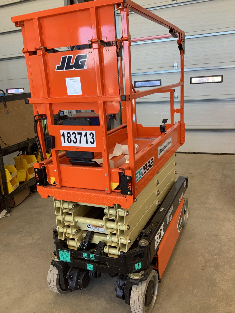 2021 JLG ES1932
