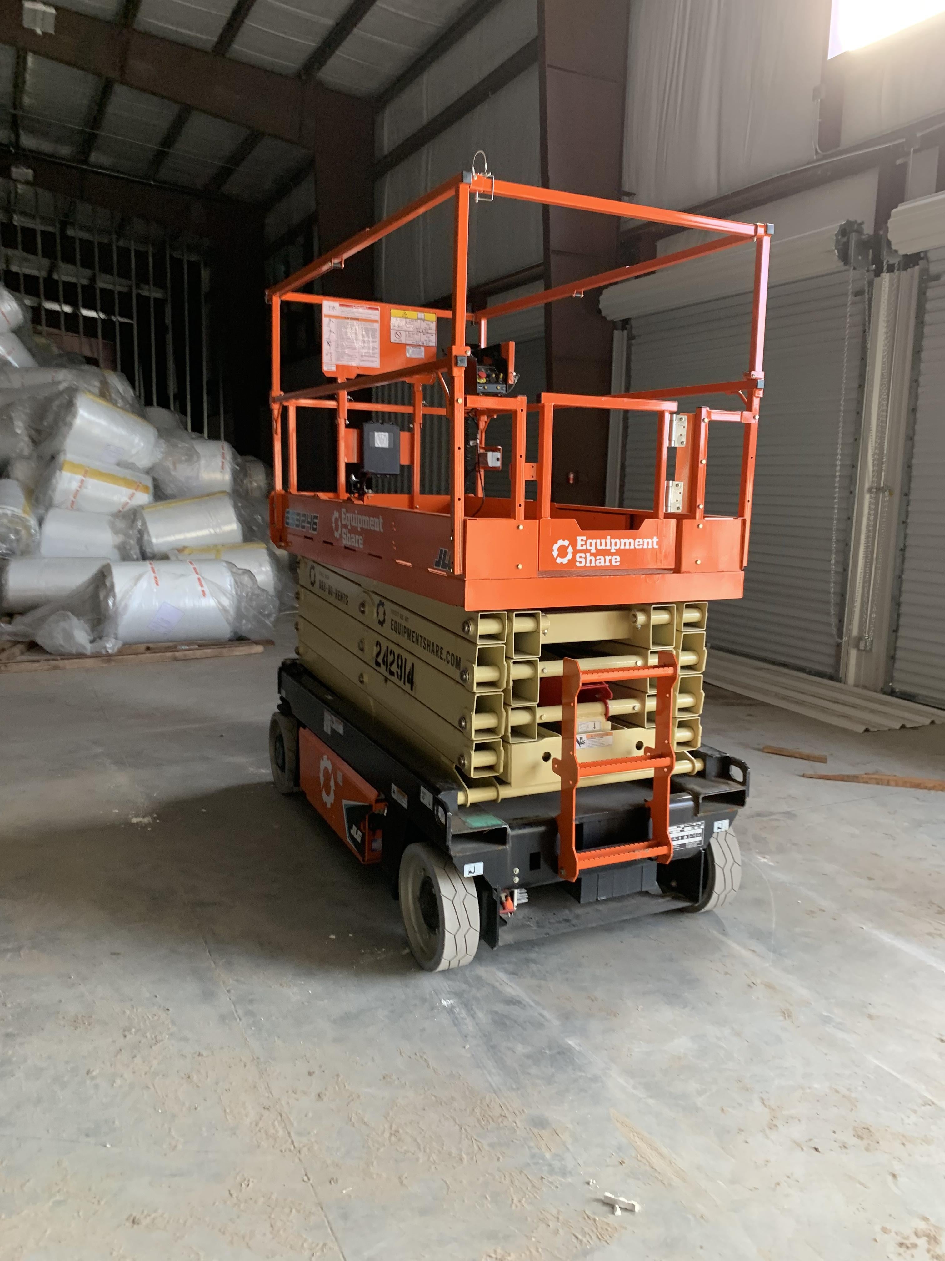 2022 JLG ES3246