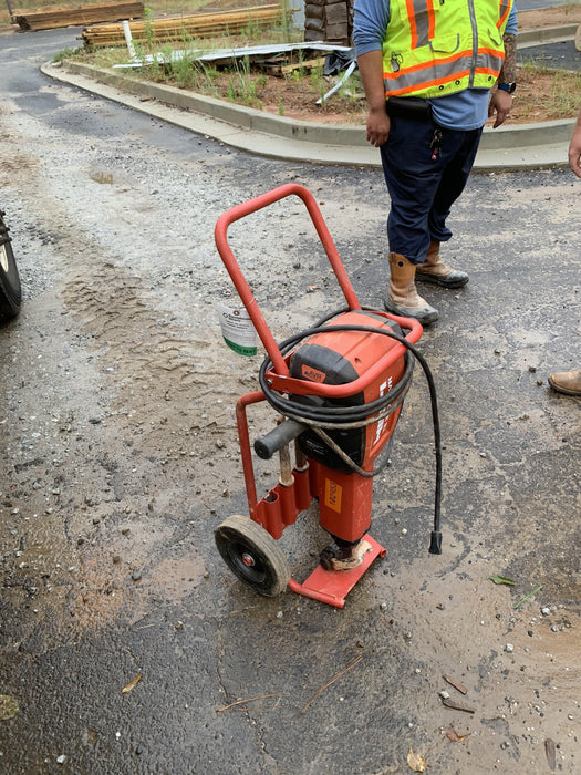 2020 HILTI TE 3000-AVR