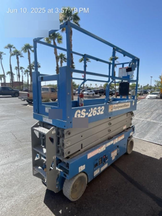 2019 Genie GS-2632 Folding rails with half height swing gate