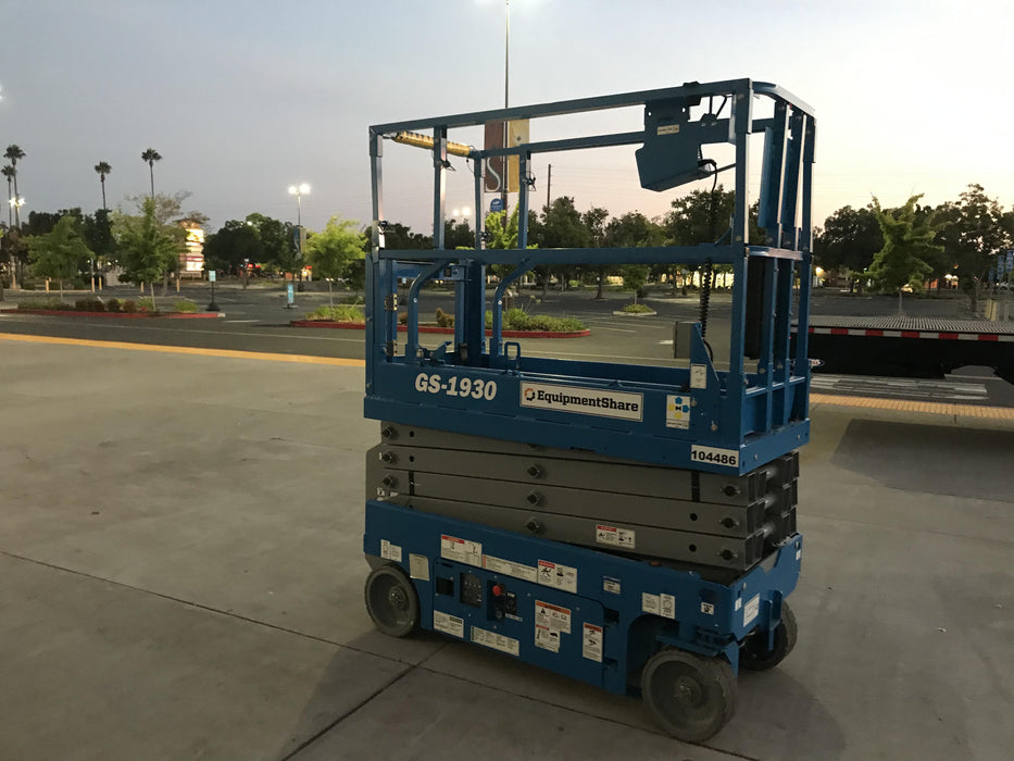2020 Genie GS-1930 Solid Non Marking Tires, Beacon, Folding rails with half height swing gate, 800W Inverter