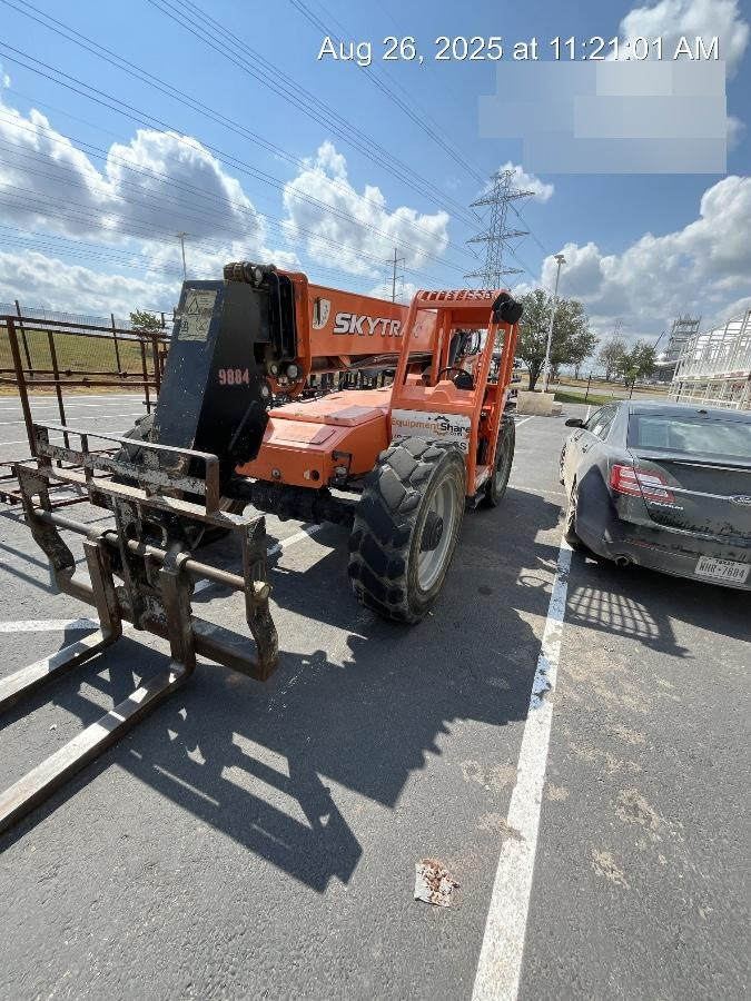 2018 Skytrak 8042 JLG Skytrak 8042, Solid Tires (shipping-Boss), Open ROPS, Beacon and Work Light Package
