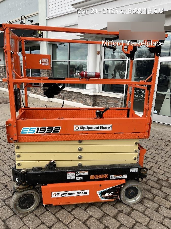 2021 JLG ES1932