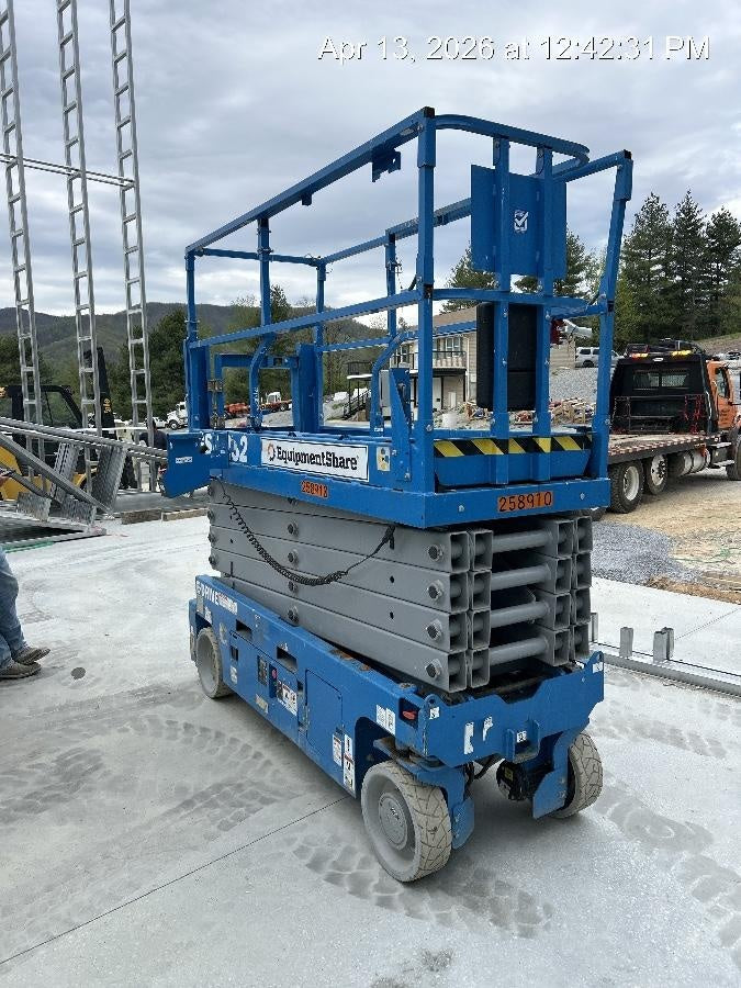2022 GENIE GS-3232