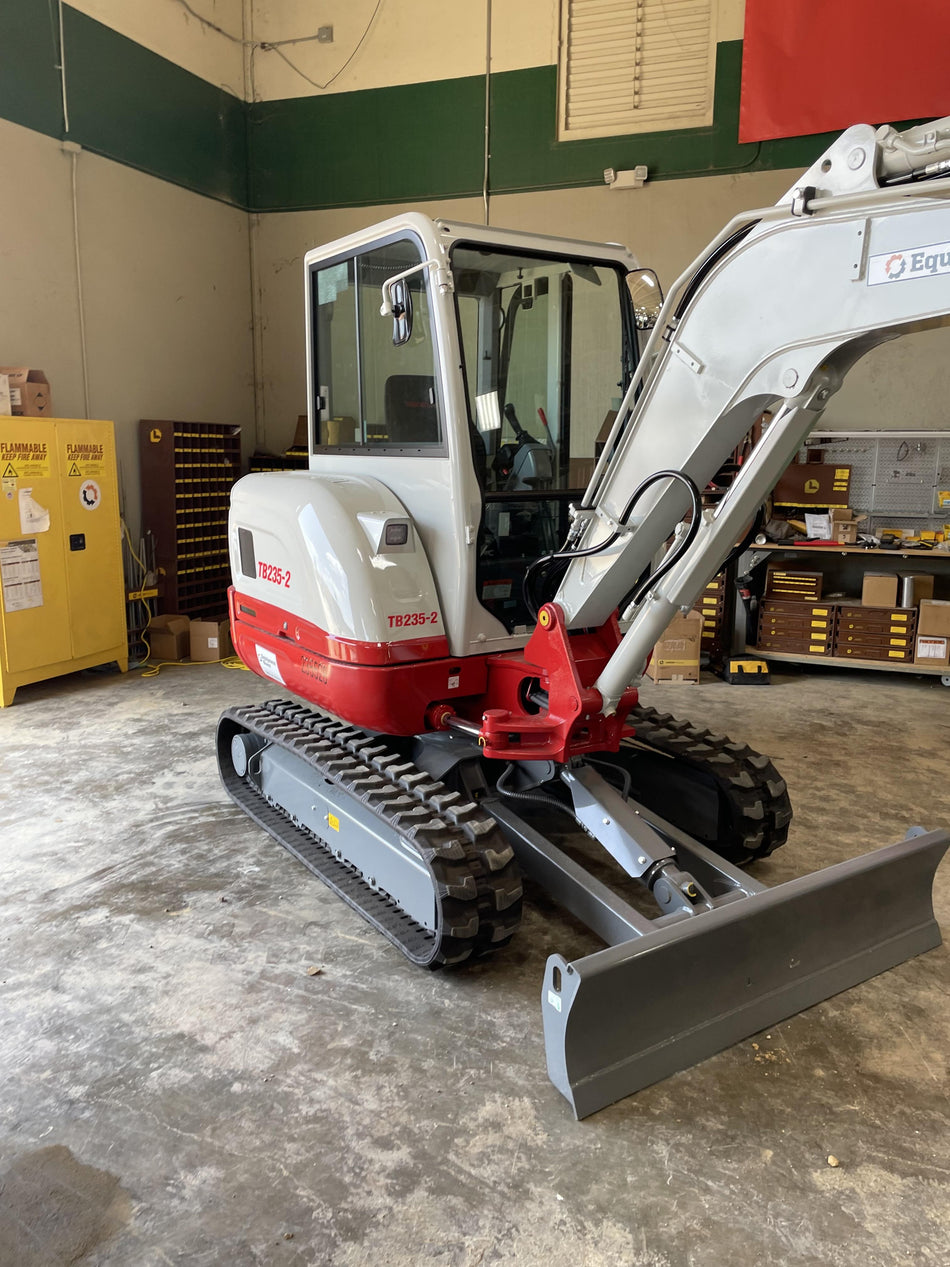 2022 TAKEUCHI TB235-2CR