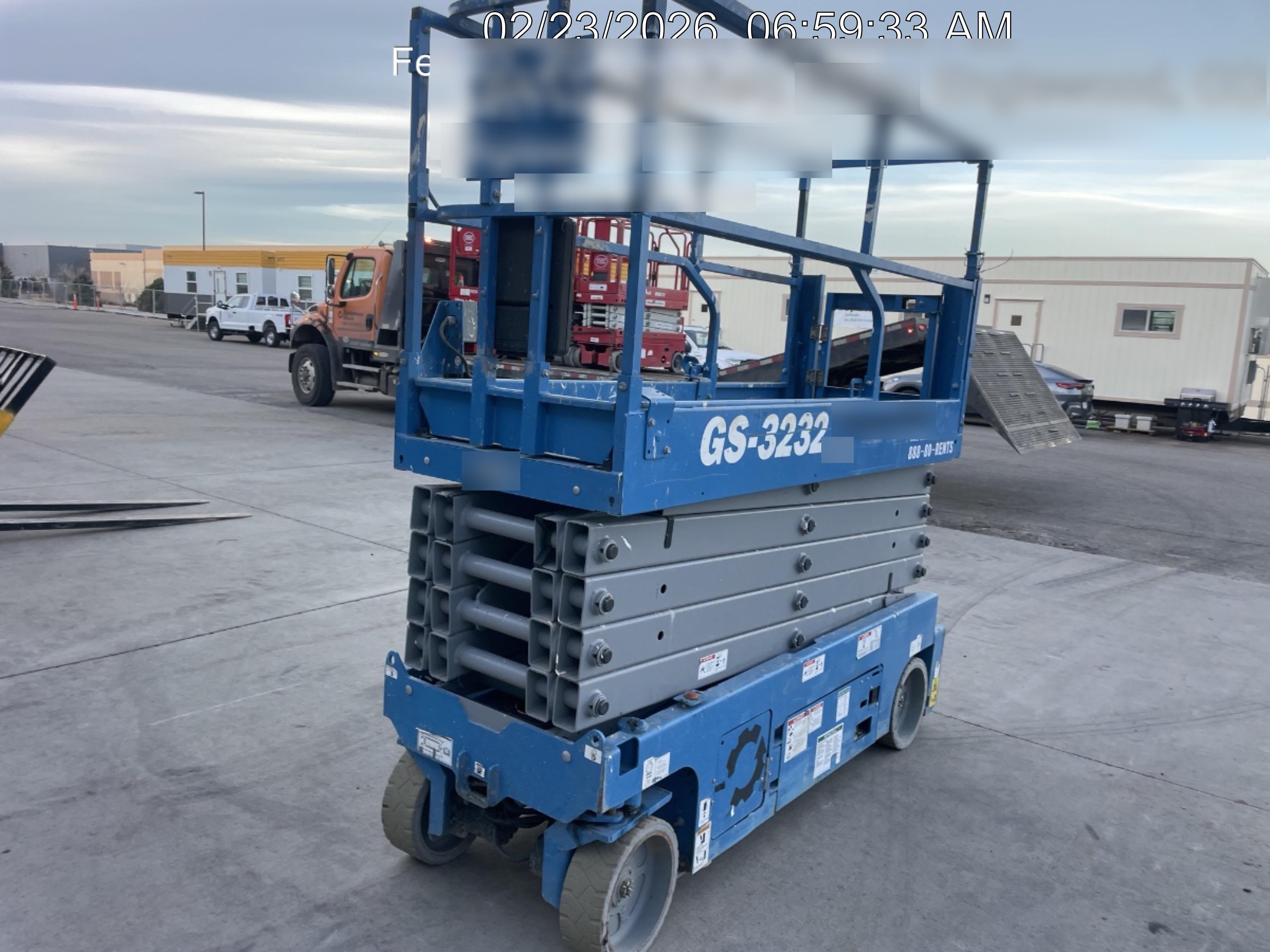 2019 Genie GS-3232 Folding rails with half height swing gate, 800 Amp Inverter
