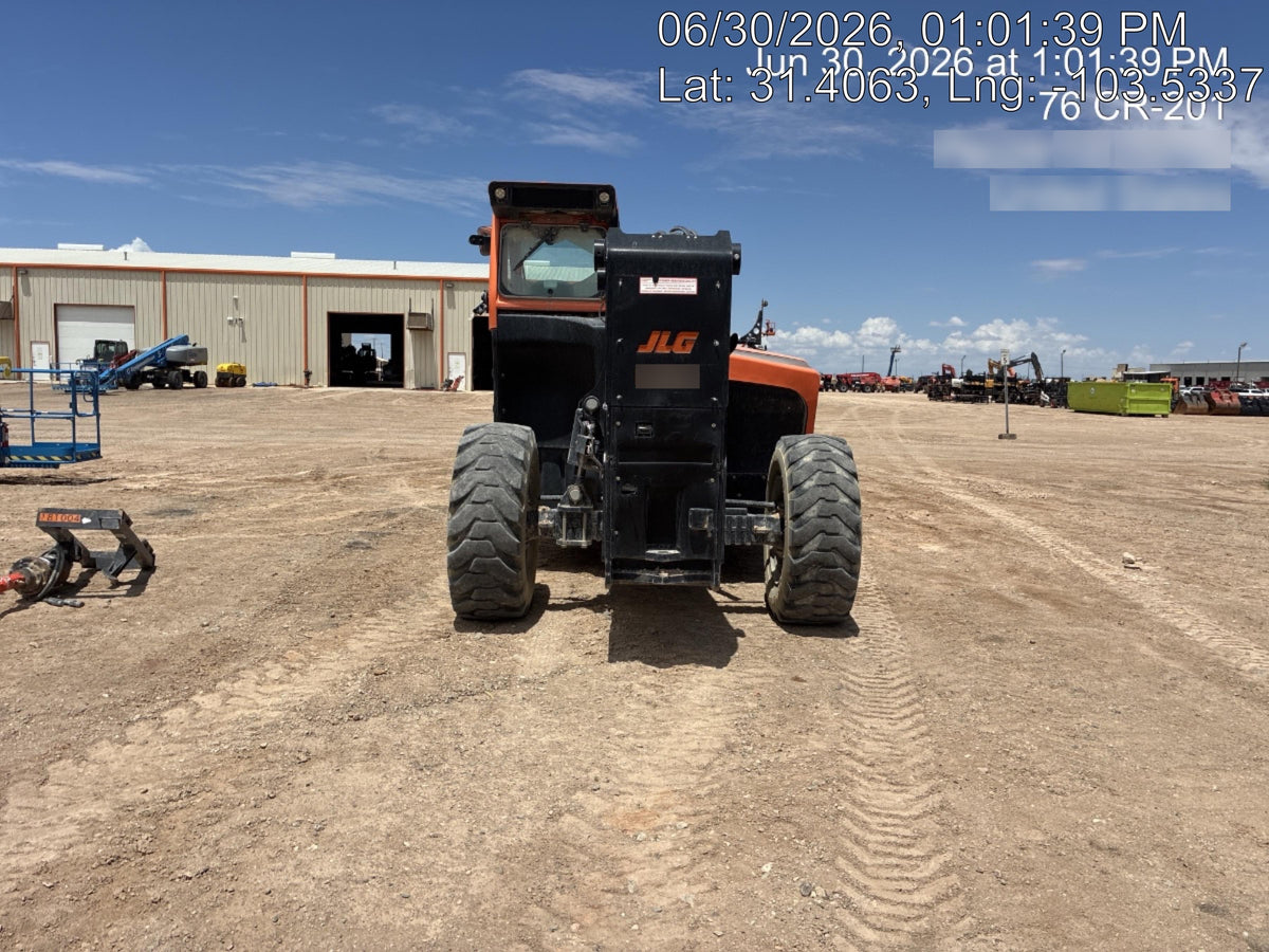 2021 JLG 1075