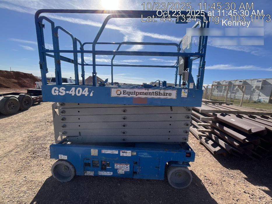2019 Genie GS-4047 Folding rails with half height swing gate, 800W Inverter