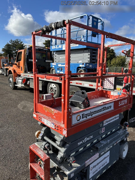 2020 Skyjack SJIII-3219 Solid NM Tires, Half height spring hinged entry gate, Dual Beacons, 800W Inverter