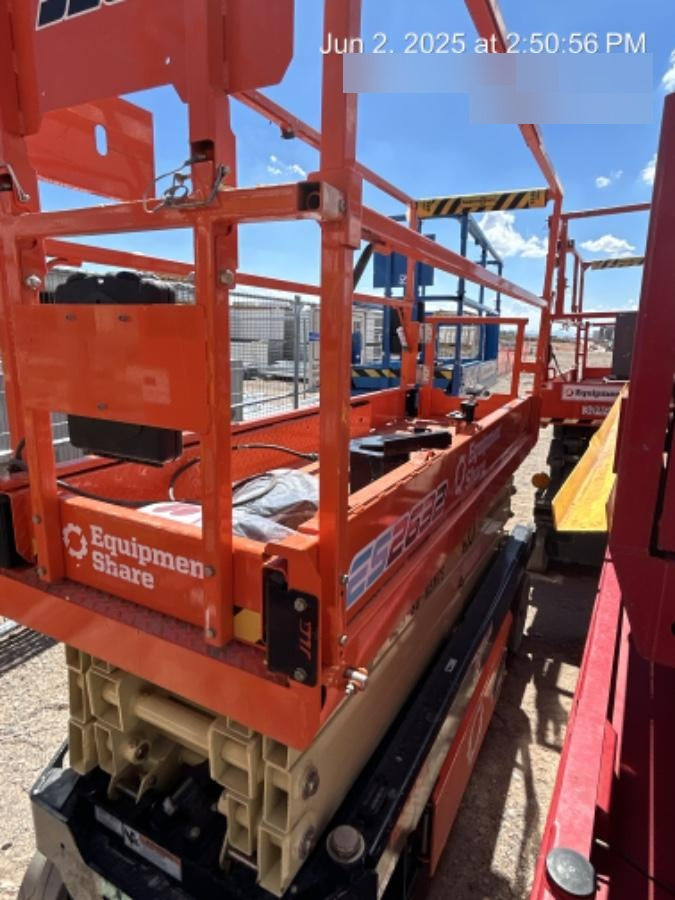 2022 JLG ES2632