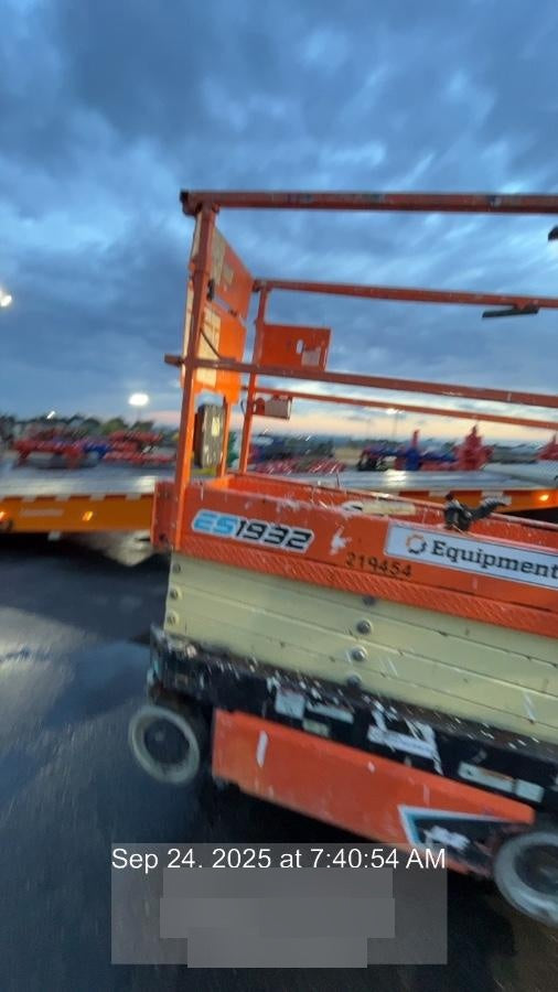 2022 JLG ES1932