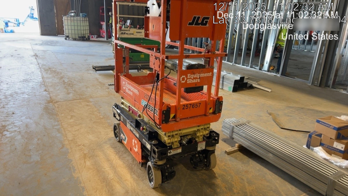 2022 JLG ES1330L