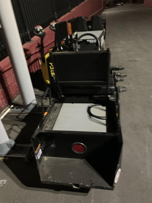 2021 Expeditor Expeditor 3 wheel Expeditor, Steering Wheel, Solid Non marketing tires, Ball Hitch, Front bumper, Painted Black