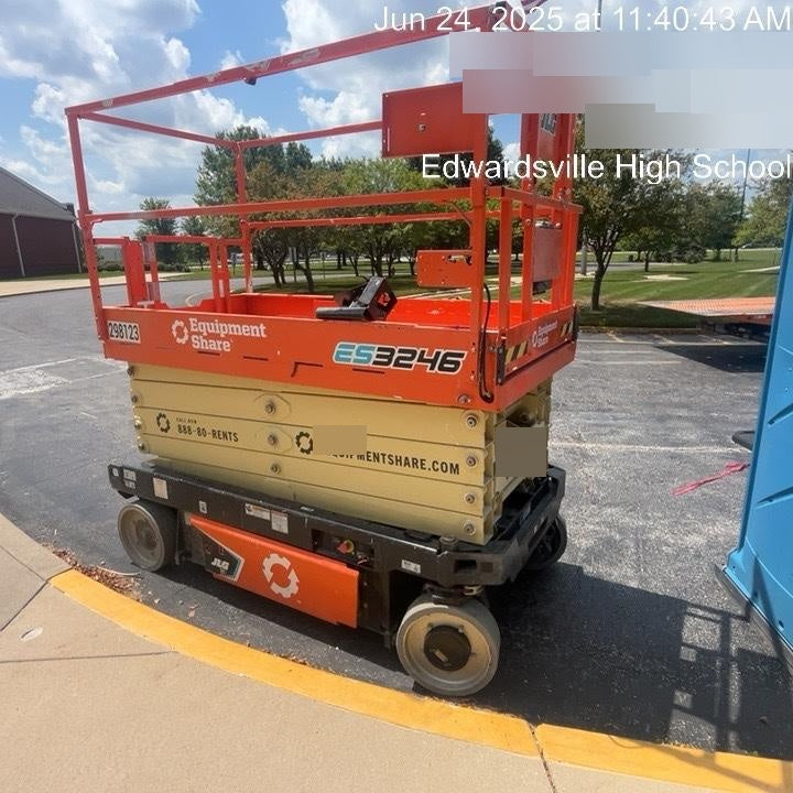 2023 JLG ES3246
