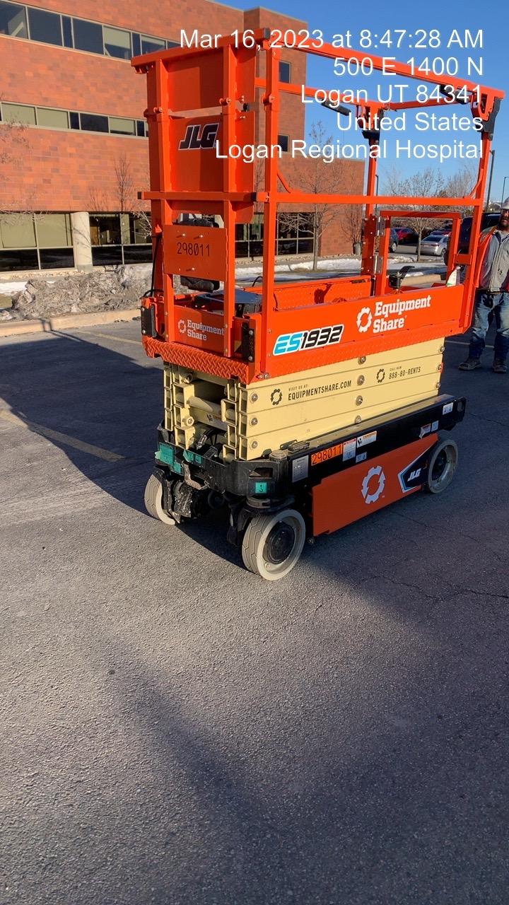 2023 JLG ES1932
