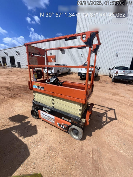 2021 JLG ES1932