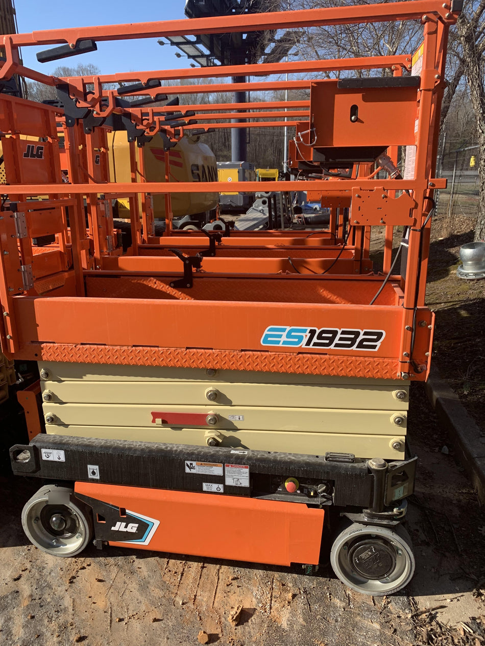2022 JLG ES1932