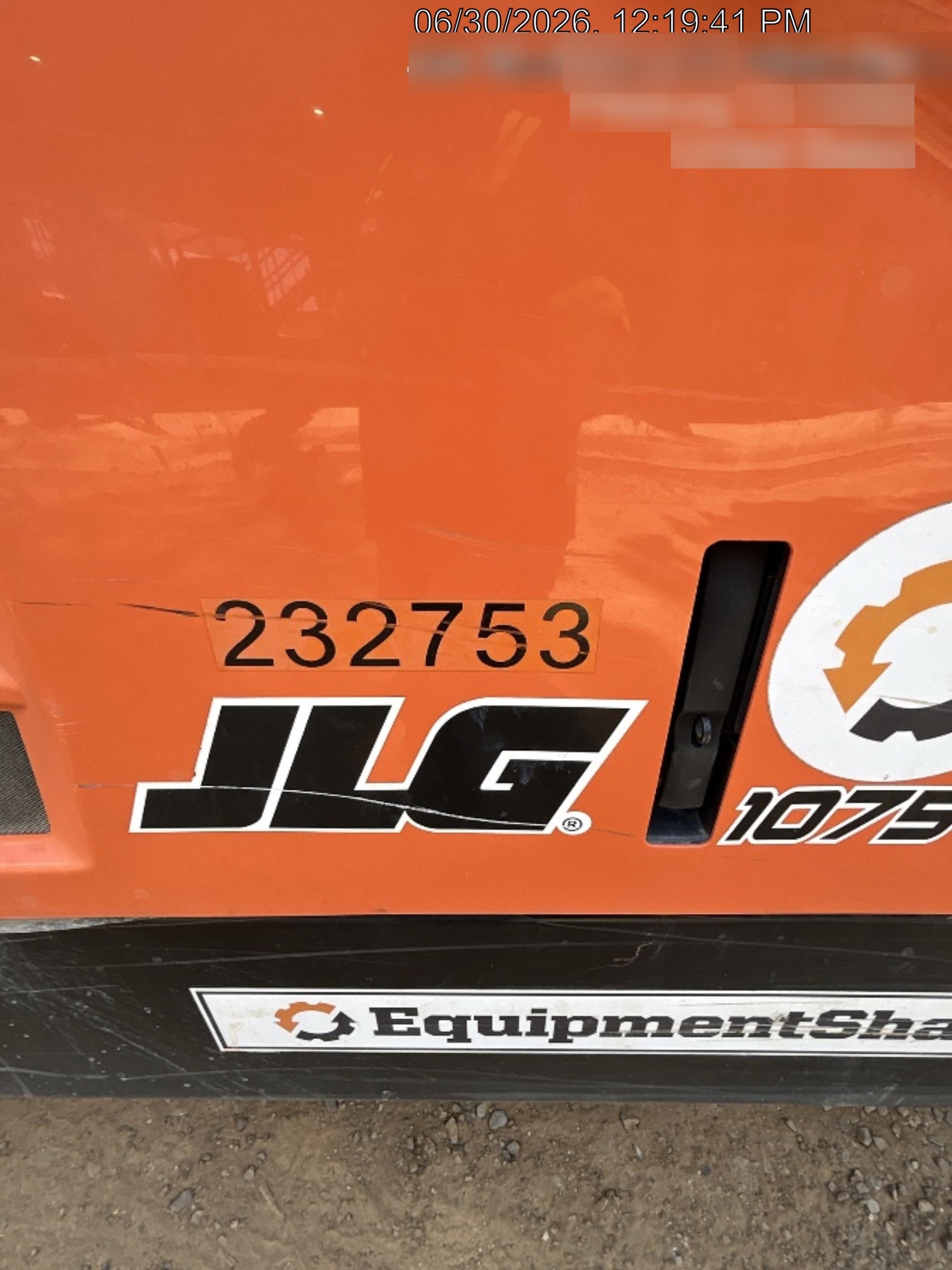 2022 JLG 1075