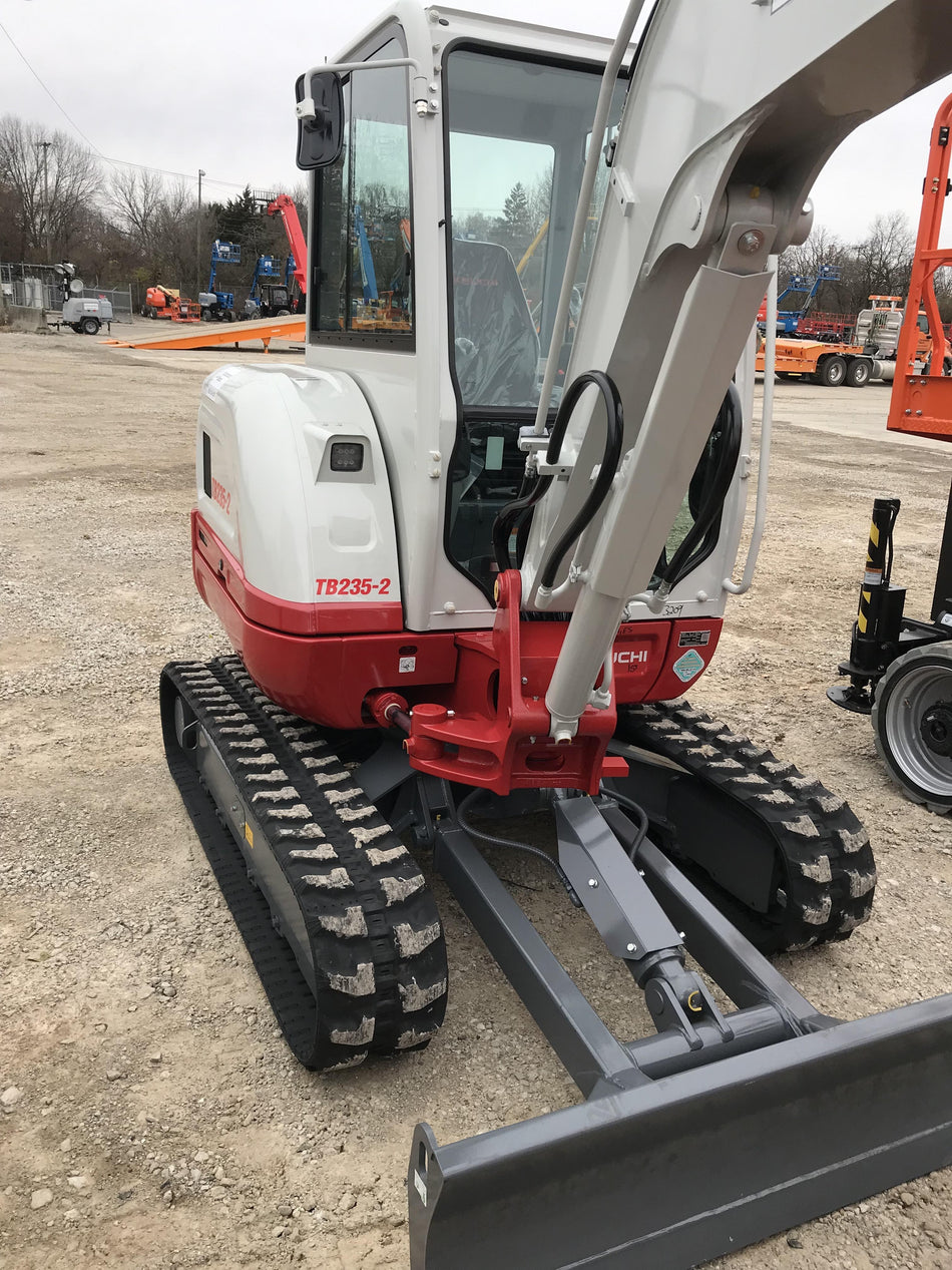 2021 TAKEUCHI TB235-2CR