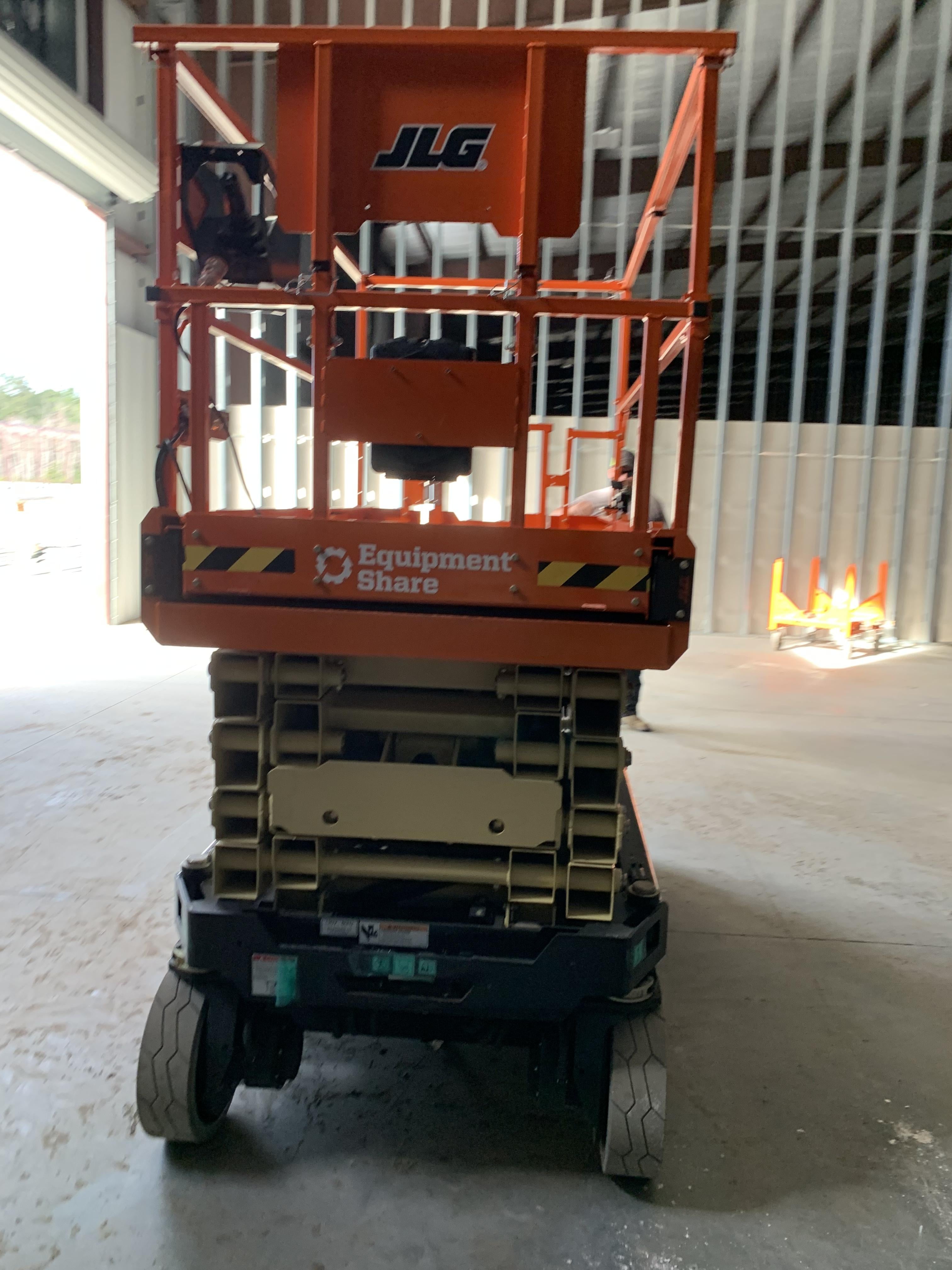 2022 JLG ES3246