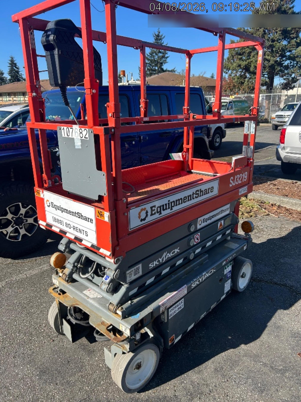 2020 Skyjack SJIII-3219 Solid NM Tires, Half height spring hinged entry gate, Dual Beacons, 800W Inverter