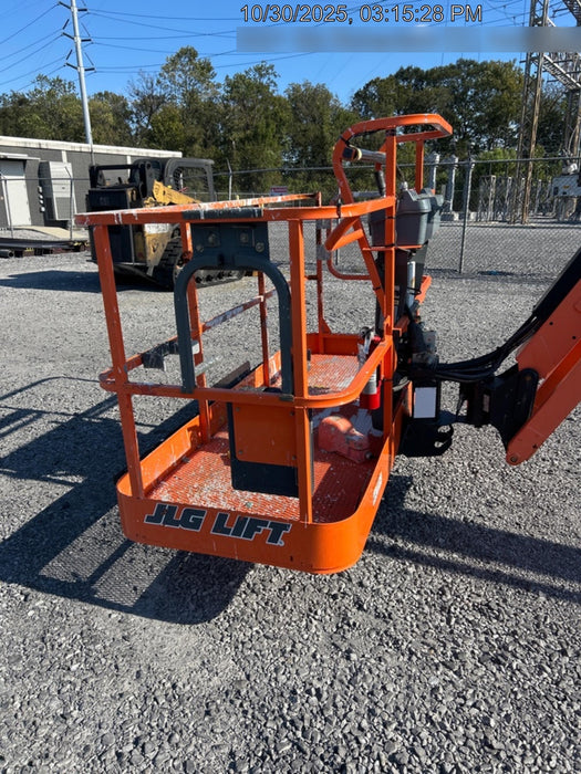 2019 JLG 800AJ