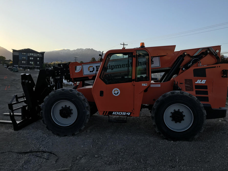 2020 Skytrak 10054 Cab/Heat/Air, Solid Tires, Work Lights, Beacon, Aux Hydraulics, Back up Alarm, Lifting Eye, ES Decals