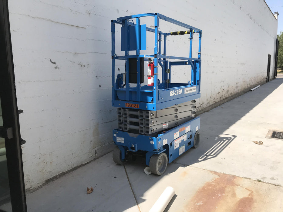 2020 Genie GS-1930 Solid Non Marking Tires, Beacon, Folding rails with half height swing gate, 800W Inverter