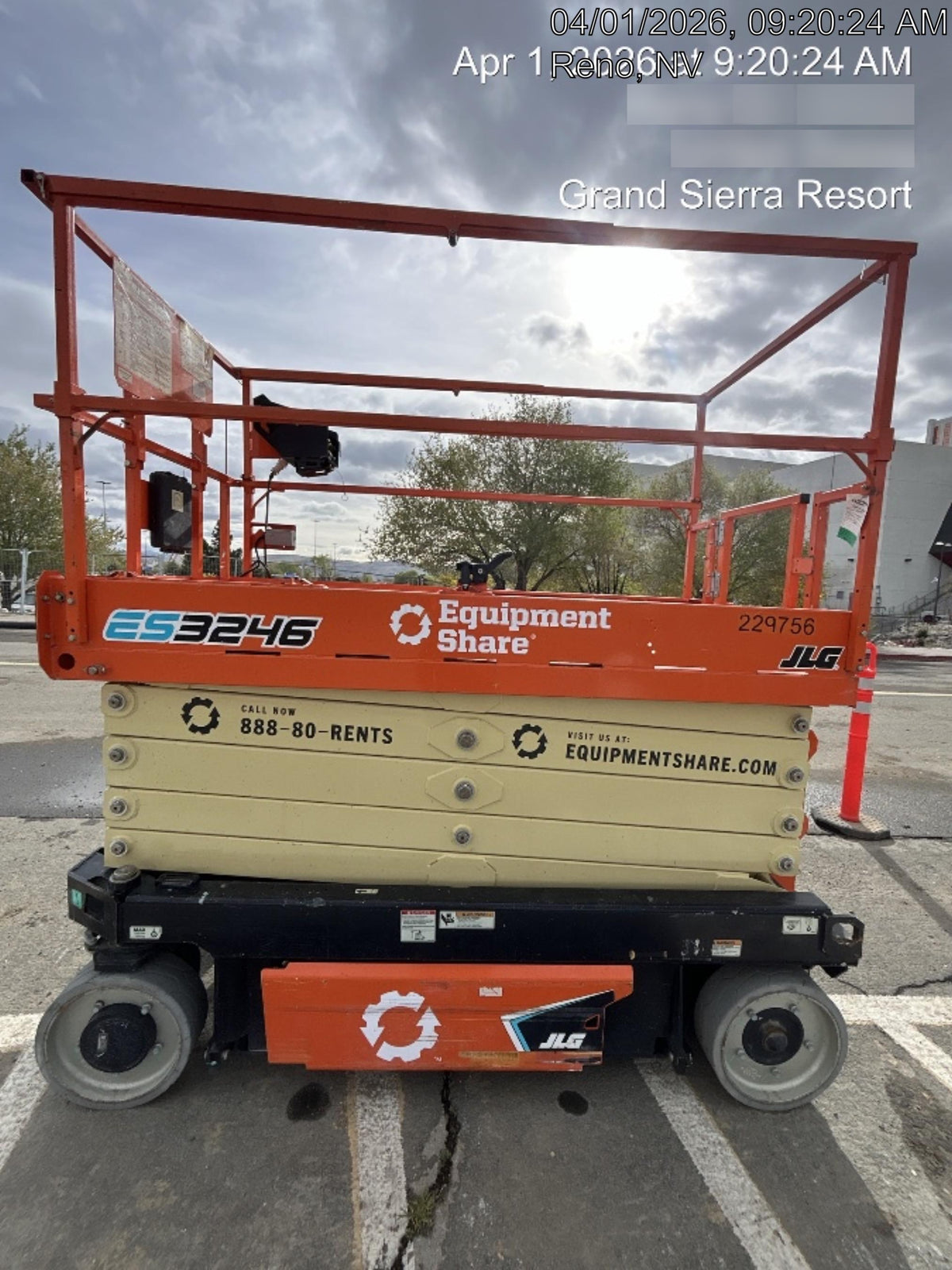 2022 JLG ES3246