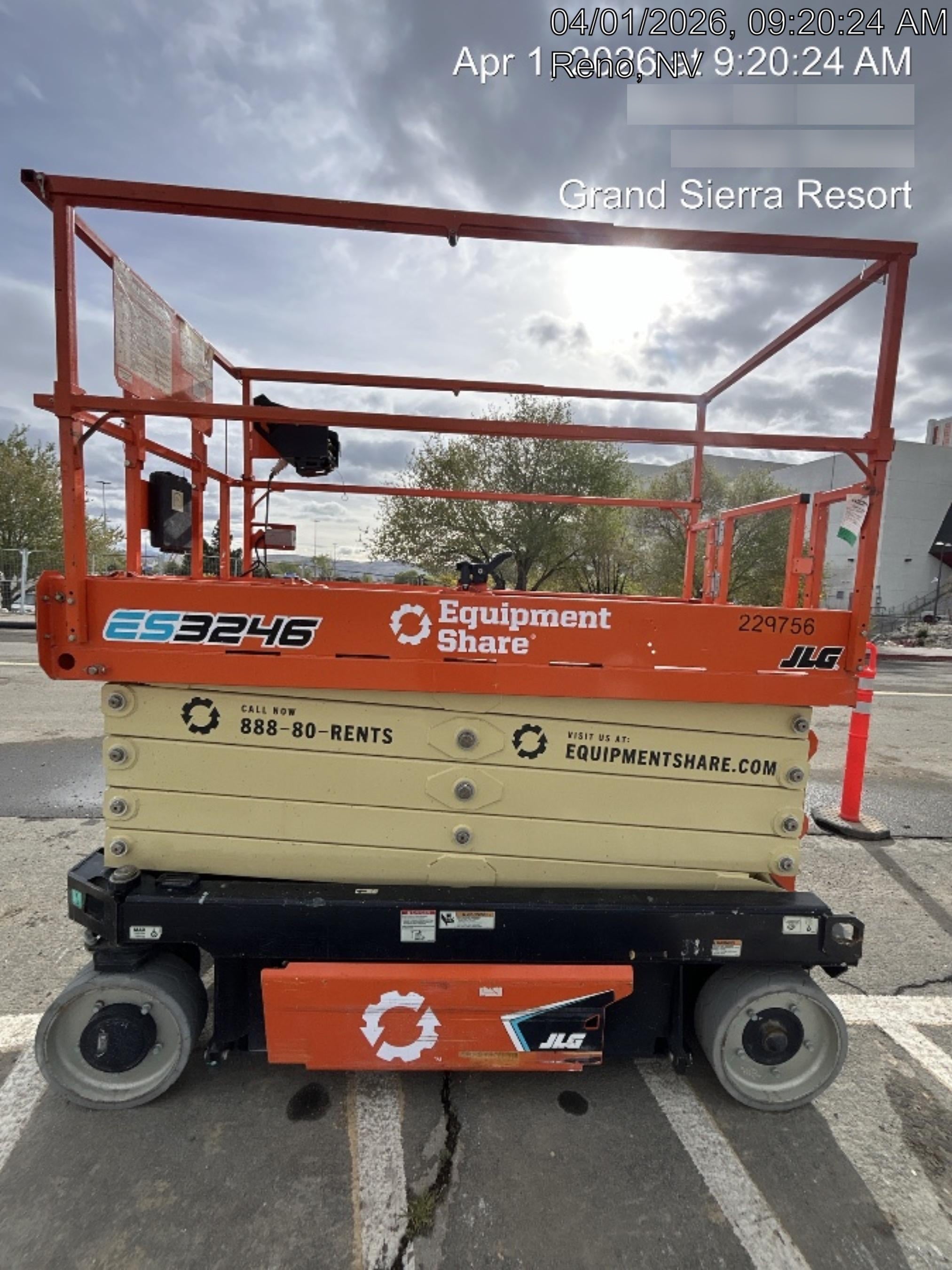 2022 JLG ES3246