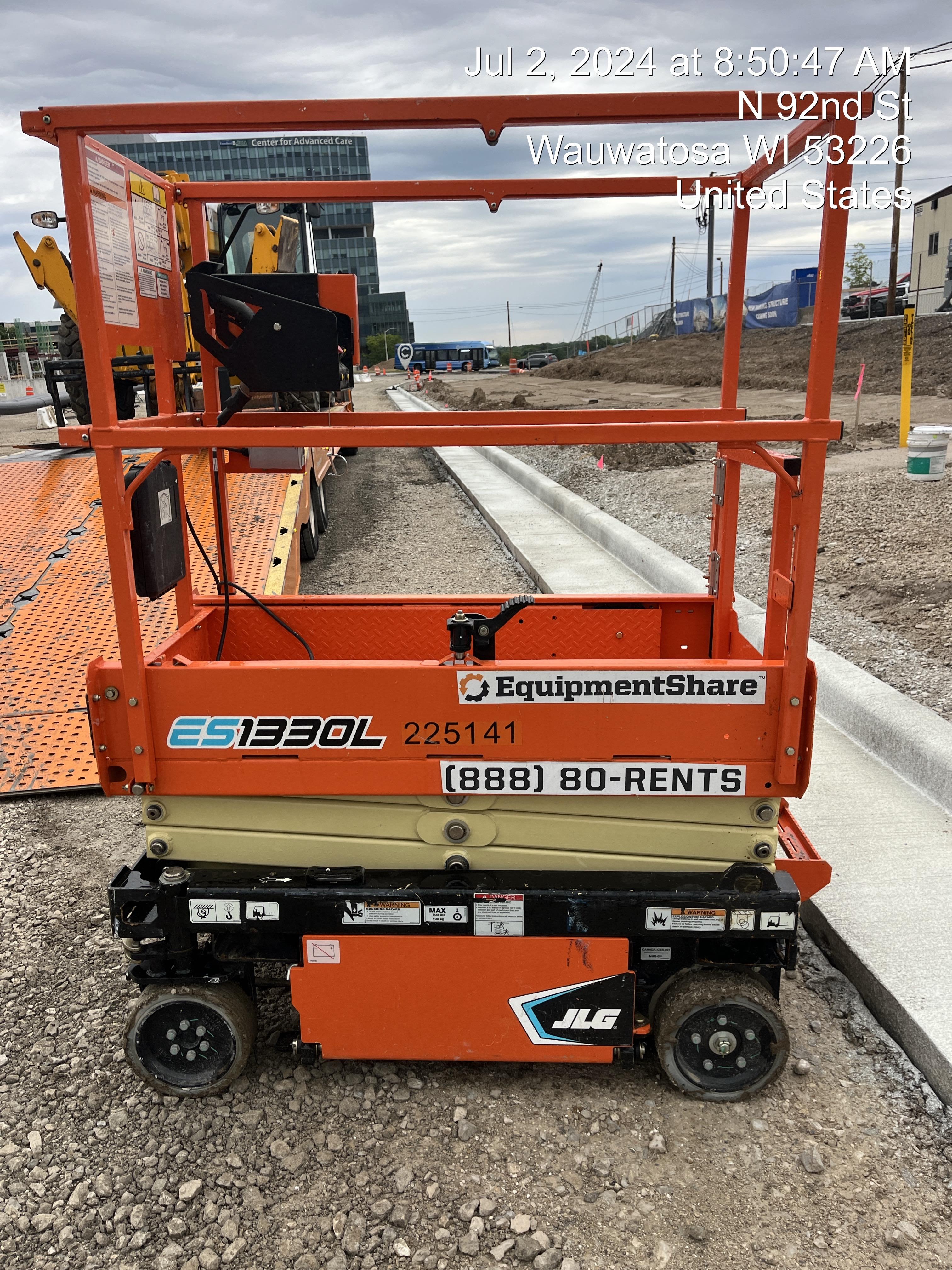2022 JLG ES1330L