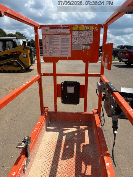 2022 JLG ES1330L