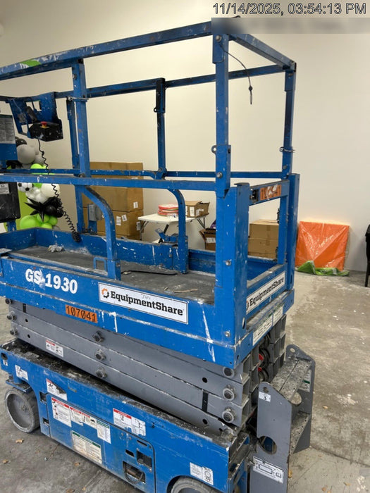 2020 Genie GS-1930 Solid Non Marking Tires, Beacon, Folding rails with half height swing gate, 800W Inverter