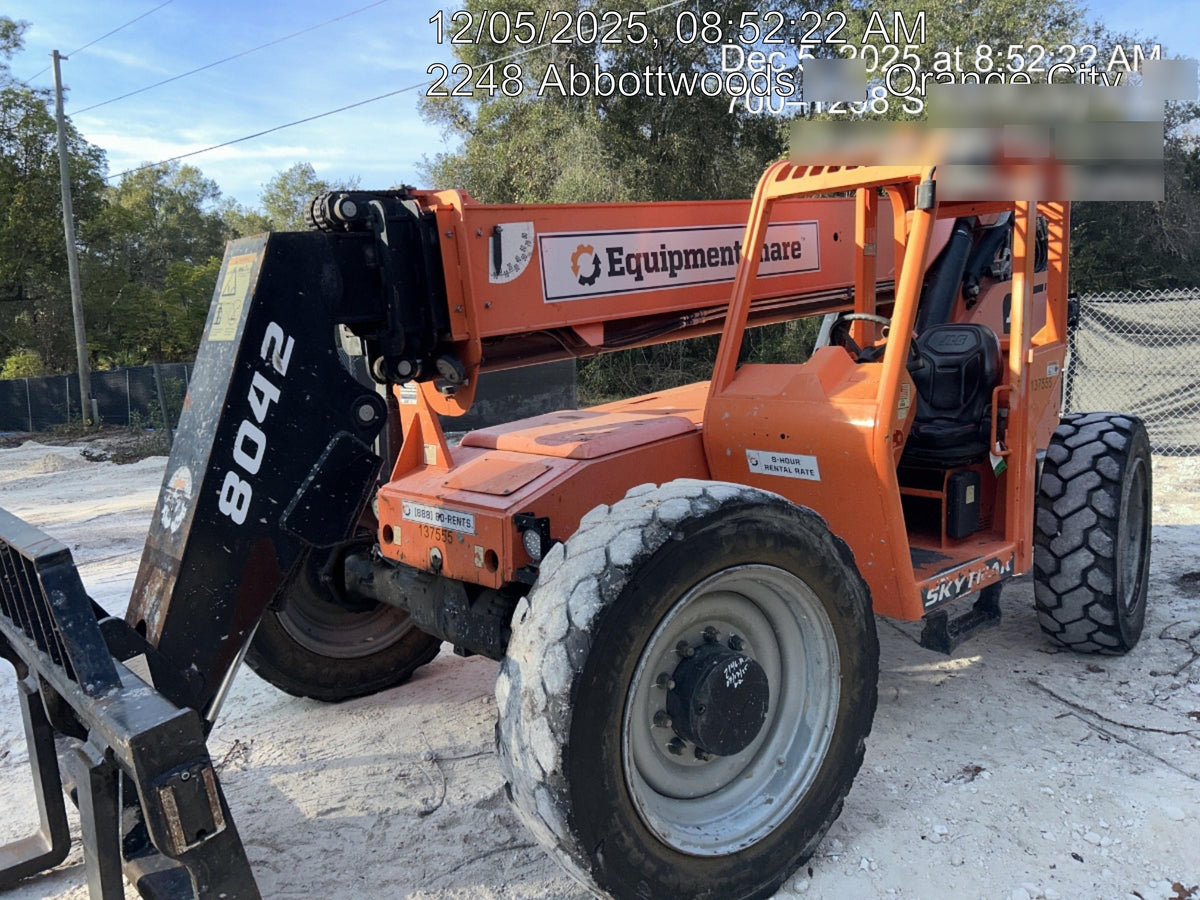 2021 JLG 8042