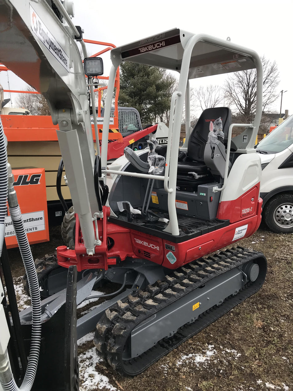 2022 TAKEUCHI TB235-2R