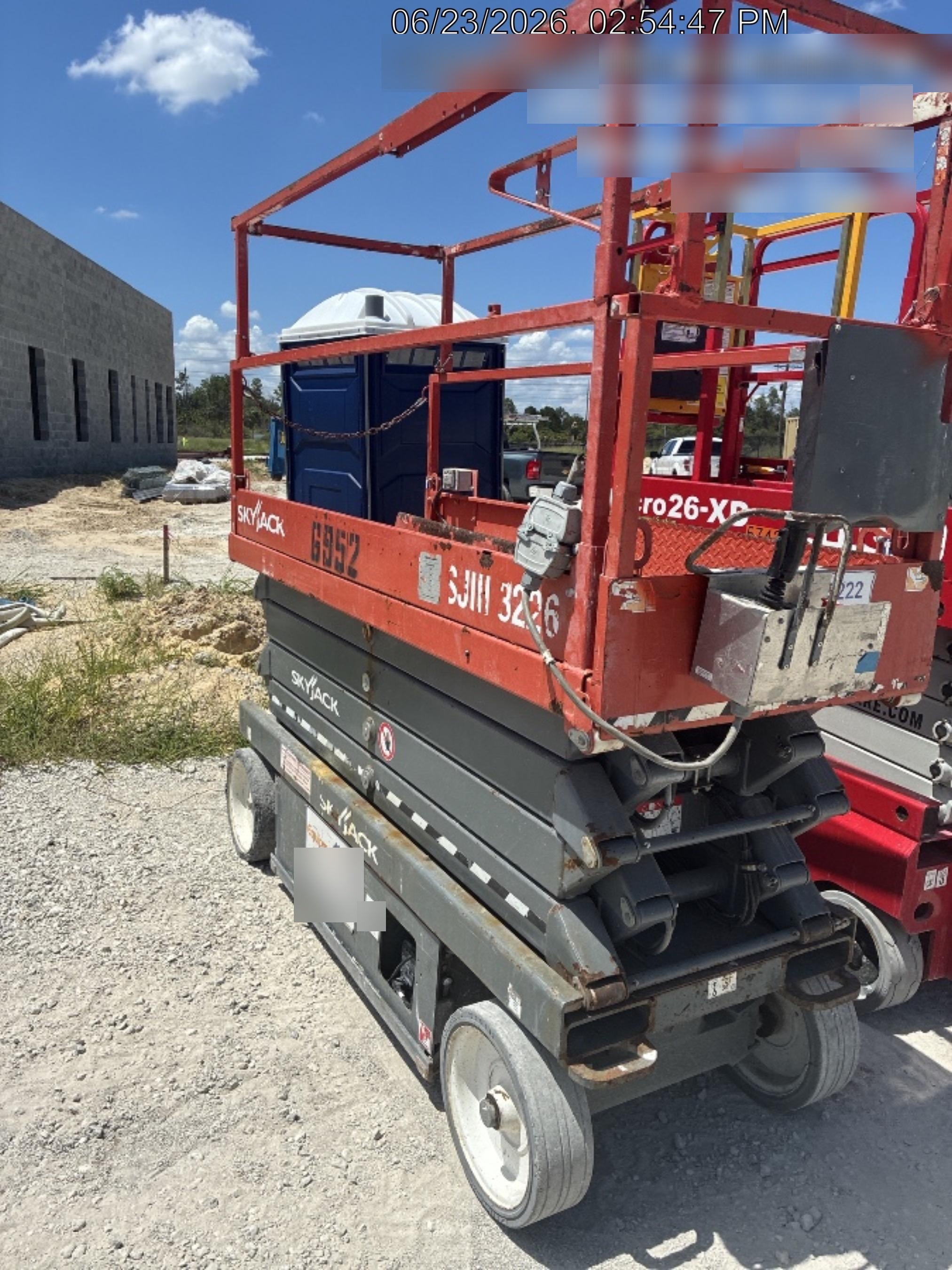 2018 Skyjack SJIII-3226 Skyjack SJIII3226 Scissor Lift w/Trojan Batteries