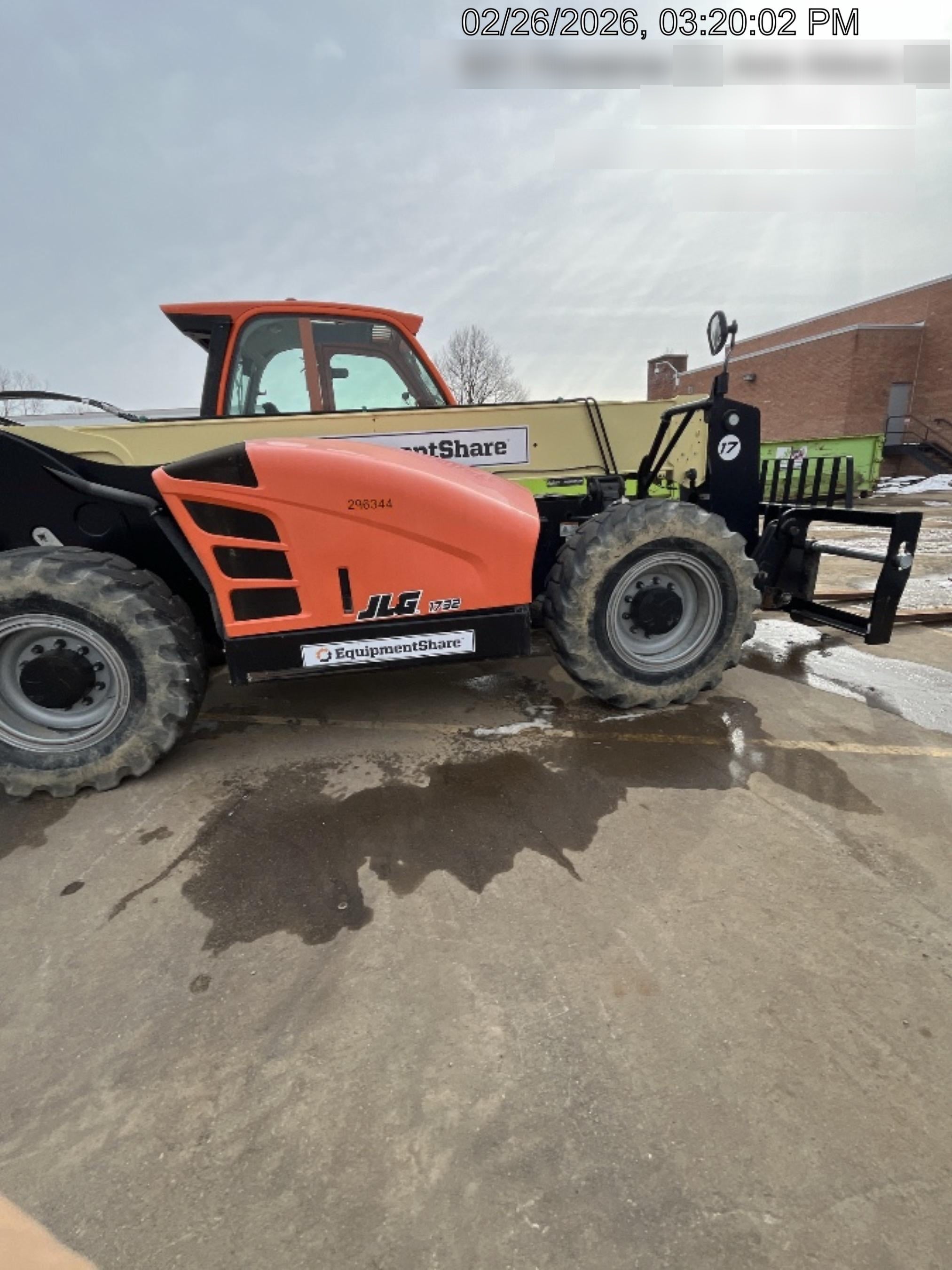 2023 JLG 1732
