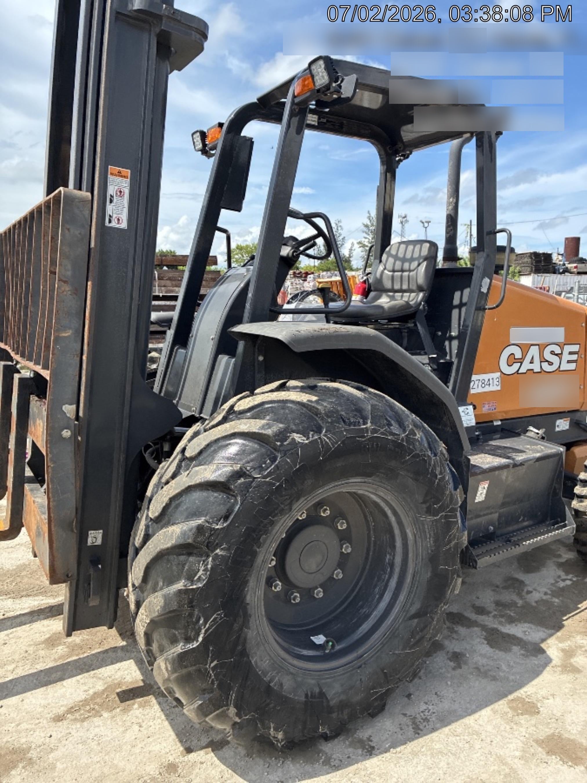 2023 CASE 588H