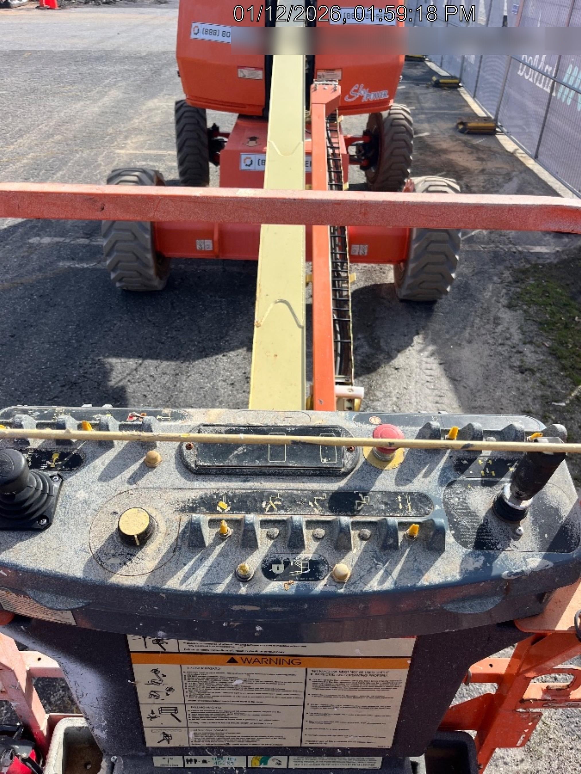 2022 JLG 400S