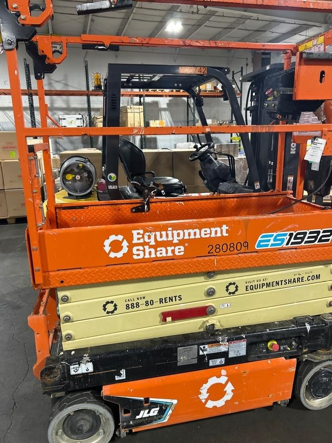 2022 JLG ES1932