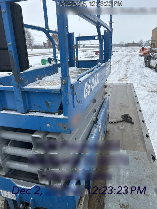 2019 Genie GS-2632 Folding rails with half height swing gate