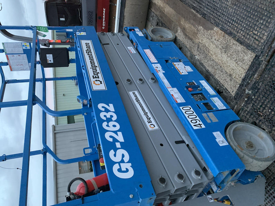 2019 Genie GS-2632 Folding rails with half height swing gate