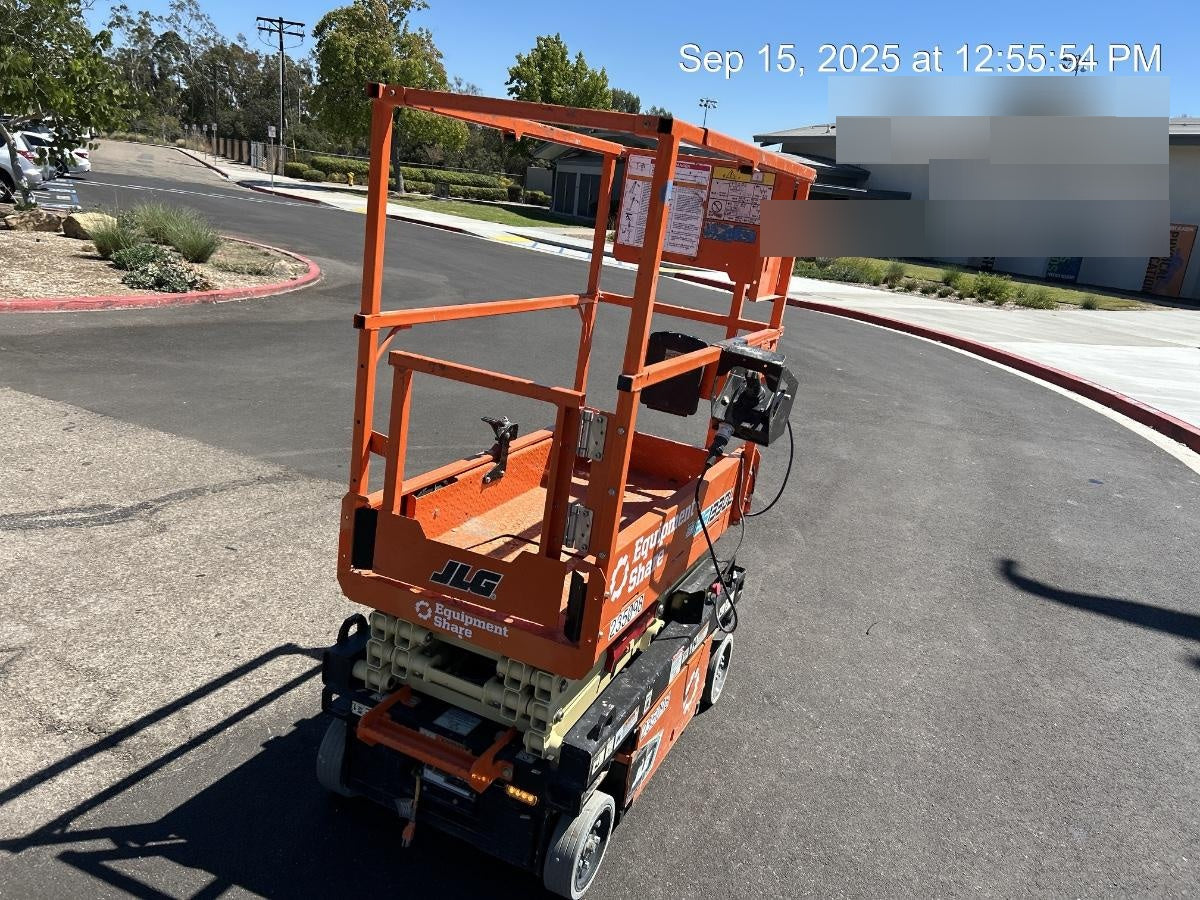 2022 JLG ES1330L